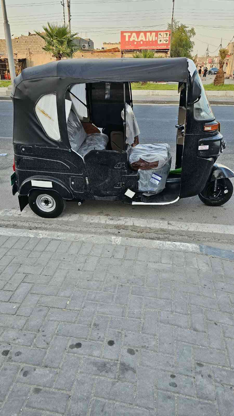 تكتك موديل 21داخله ب22رقم وسنويه نكليزي البدي مكفول مكينه مجفته تجفيت شركه كهربائيات كلها شغاله تخم تاير تكتك جاهزه مجهزه ***********مال جناي السعر 6800مكاني بلبصره

