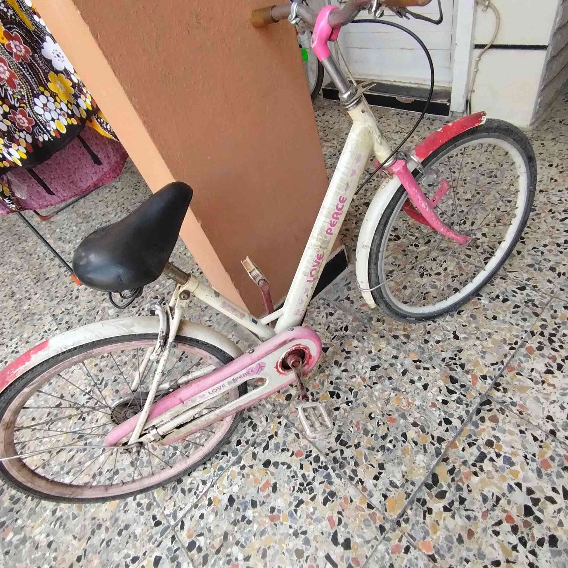 السلام عليكم
دراجه هوائية حجم ٢٤ بحاله جيده جدا باله نظيفه السعر ٥٠ الف دينار بيه مجال قليل المكان بغداد الدوره للاستفسار الاتصال على الرقم *********** يوجد وات
