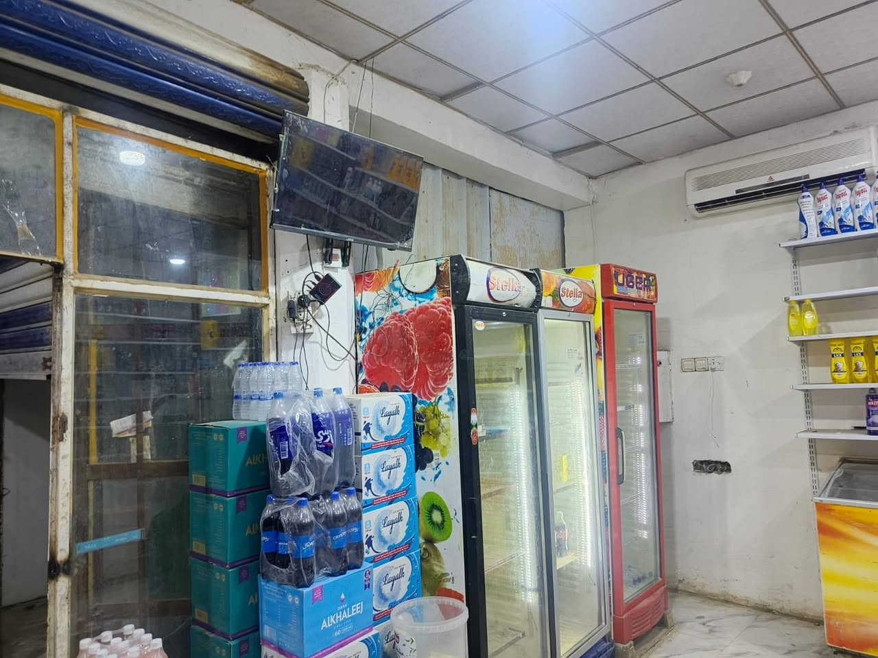 اسواق للبيع قرب المركز الصحي في الكرماشيه قرب محل فلافل ضرغام رقم الهاتف ***********. حالياً بيهن ايجار شهري
