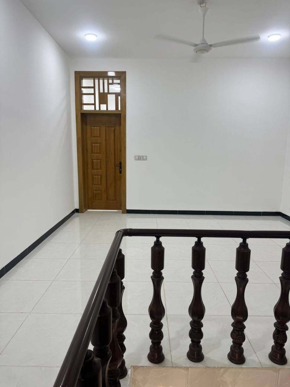 دار للبيـــــــــــــع.... 
بابل / حله زويــــــــر الغربي بداية مدخل شارع سنجار عنانه.... 
ـــــــــــــــــــــــــــ
طابــــــــو زراعي سنـــــــــد // 25.... 
بمســـــــــاحه // 100م طابقيــــــــن 
والبناء جــــــــديد وغير مسگون والتسليم فوري.... 
ـــــــــــــــــــــــــــــــــــــــ
غرفتيــــــــــن نوم صالــــــه هـــــــول
 مطبـــــــــــخ صحيات خارجية وداخليه طارمـــــــــه مناور...  
ــــــــــــــــــــــــــــــــــــــــــــــــ
عقارات رامســــــــــر 
***********
***********
