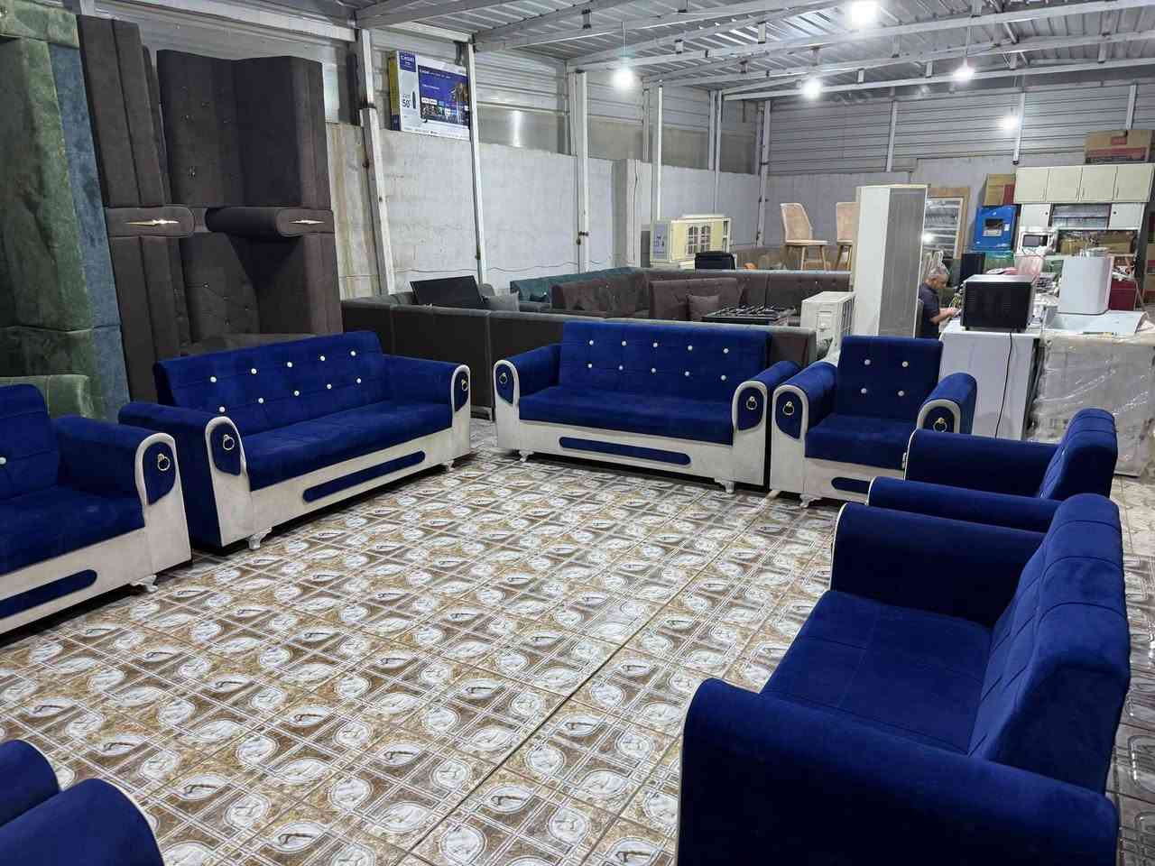 السلام عليكم ورحمه الله 
مكلف بالنشر 
تخم ونص ونفر زياده سعة ١٦ نفر 
يتكون من 
قنفات ثلاثيه عدد ٣
قنفات ثنائي عدد٢ 
كرسي نفر واحد عدد٣
التخم بحاله ممتازه جدا اخو الجديد 
السعر المطلوب ٥٩٠ الف 
ممكن ينباع ٦ مقاعد وحد و١٠ نفر وحد وحسب القناعة 
العنوان الفلوجه حي الجغيفي الثانيه خلف جامع النور 
للاستفسار 
***********
***********
***********
