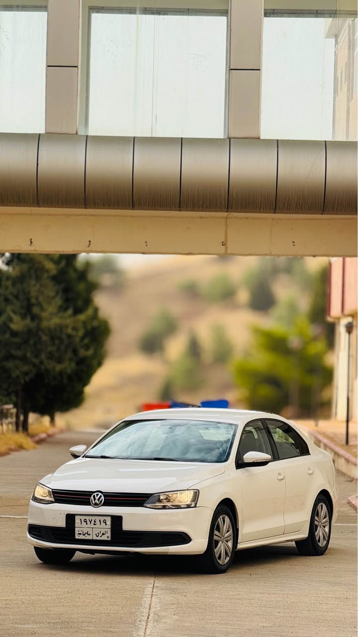 ڤۆلکس واگن جیتا ٢٠١٤ خەلیجی بێ تۆربۆ سەیارەکە زۆر جوان و خاوێن مایتەوە هەمووی لەسەر دەقی بیلادیە شوخت و چاڵی نیە گیر مەکینە پیش و پشتی بەشەرت یەک ٢٥٠ ی مەسرەف تێدا نیە مەکینە ٢٠ بێ تۆربۆیە یەک بستی لە چاملغی پێشەوە بۆیاغە لەگەل نیو دۆسەی ماباقی هیچی تری پێوە نیە چوار تایەی نوێیە سعری ٩٨ و کەمەک مەجال بۆ زانیاری پەیوەندی بکەن *********** ناونیشان کۆیە كويسينجاك, أربيل
