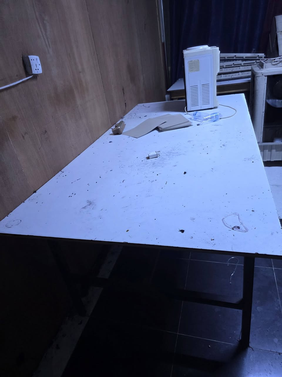 عندي مكبس وميز شفاط كوي ونورفه صناعيه للبيع بغداد العطيفيه هاتف ***********
