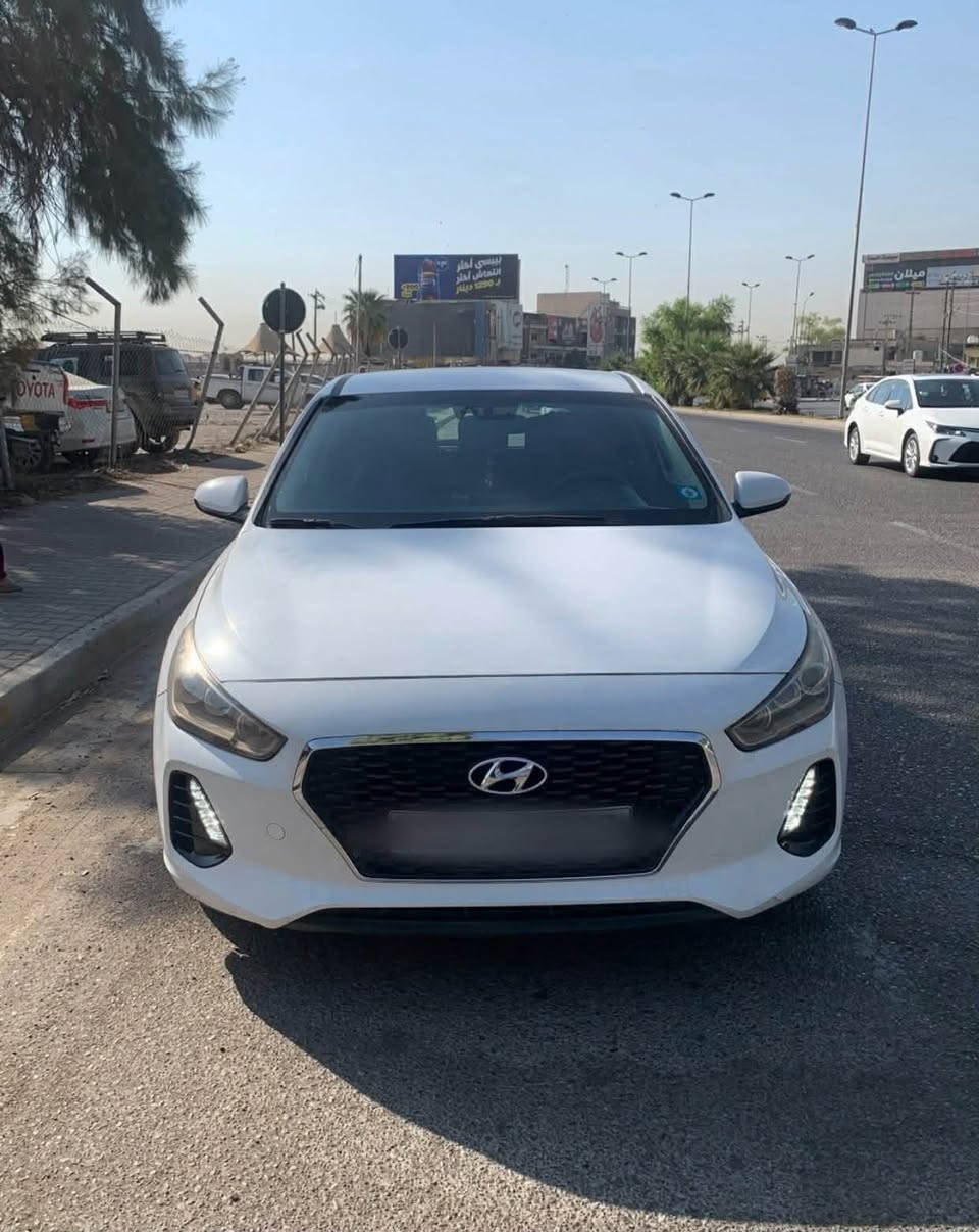النترا GT موديل 2018 قطعتين صبغ بونيد جاملغ سايق سيارا باسمي كوبون بانزين رقم سنويا جديد بيه رصعات ناعمه محرك20 GDi موصفات تحكمات استيرن شاشه كأمره بلادي سعره 110 بيه مجال رقم موبايل ***********
