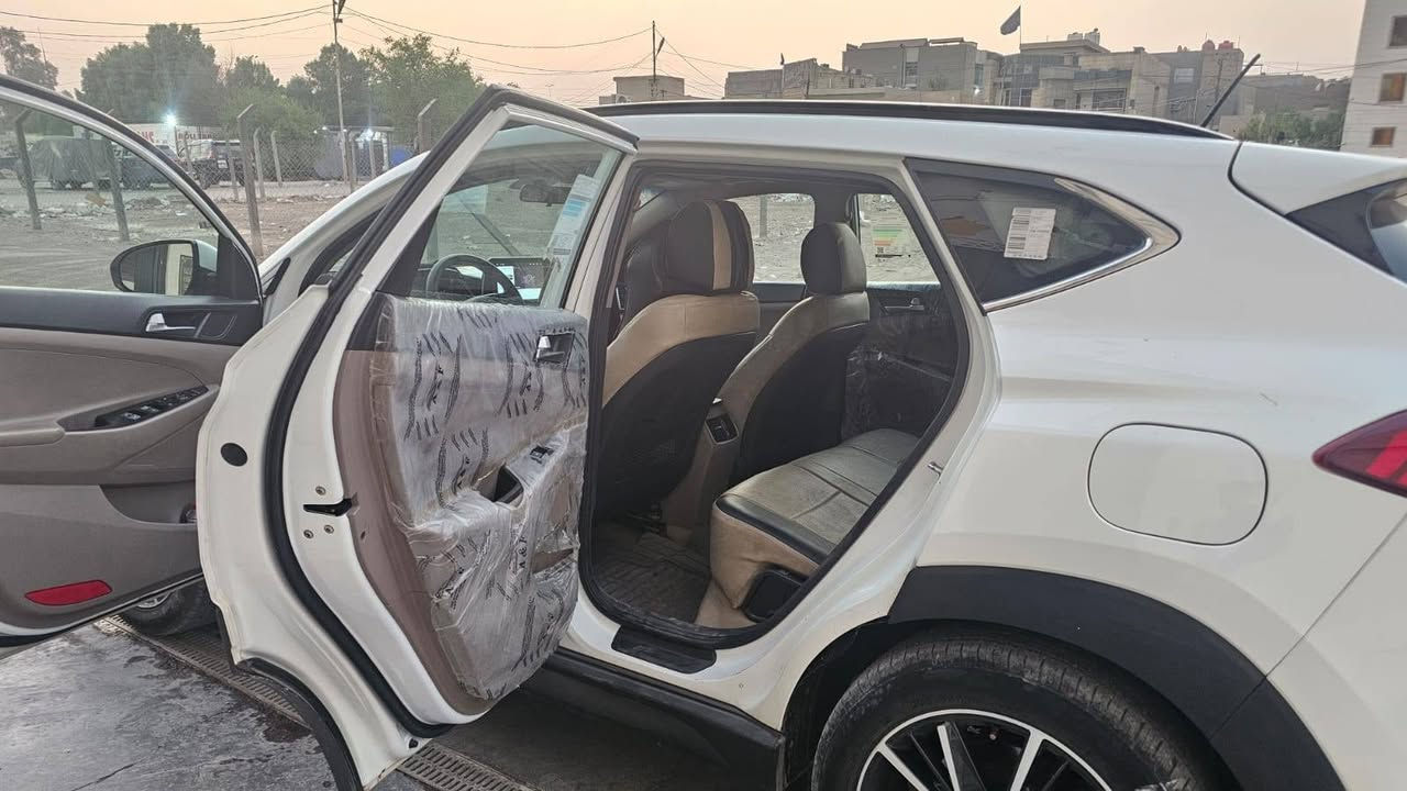 توسان خليجي للبيع
ماشيه ١٦٠ 
موديل ٢٠
السونار نفس ما موضح بالصور 
تحويل مباشر 
مكاني بغداد
للاستفسار ***********
