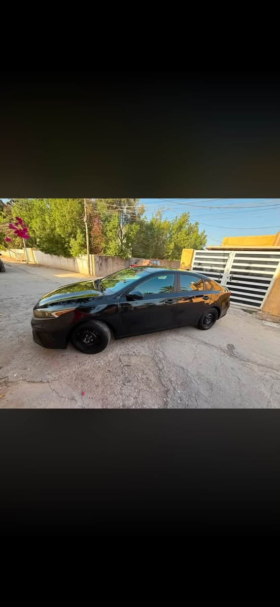 كيا فورتي 2022 امريكي✅
رقم بغداد معوقين اسويلك وكاله 
حادث/ بنيد امبدل 
كلير من امريكا صفحة كامله 
بدون دواخل 

ماشيه 72.000ميل 

مواصفات عاديه :✅

( محرك 2000 دوش , تحكم استيرن ، شاشه , كامرا ، تحديد مسار ، رادار ، كروس سرعه ، مانع انزلاق ، 3 وضعيات قياده )
وباقي المواصفات المعروفه .

سعر 125 ورقه 
العنوان واسط صويره 

***********
