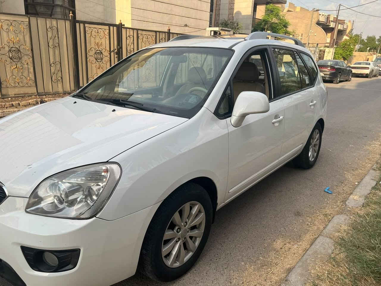 كيا كارينز 2011 خليجيه مابيها صبغ
فقط بارد بسيط سونار مرفق بالنشر
فول مواصفات فتحة سقف 
7 راكب 
 محرك دوش 2000 سنويه ورقم جديد تحويل مباشر
عنوان بغداد الجديدة
السعر 108 $ 
للاتصال ***********
