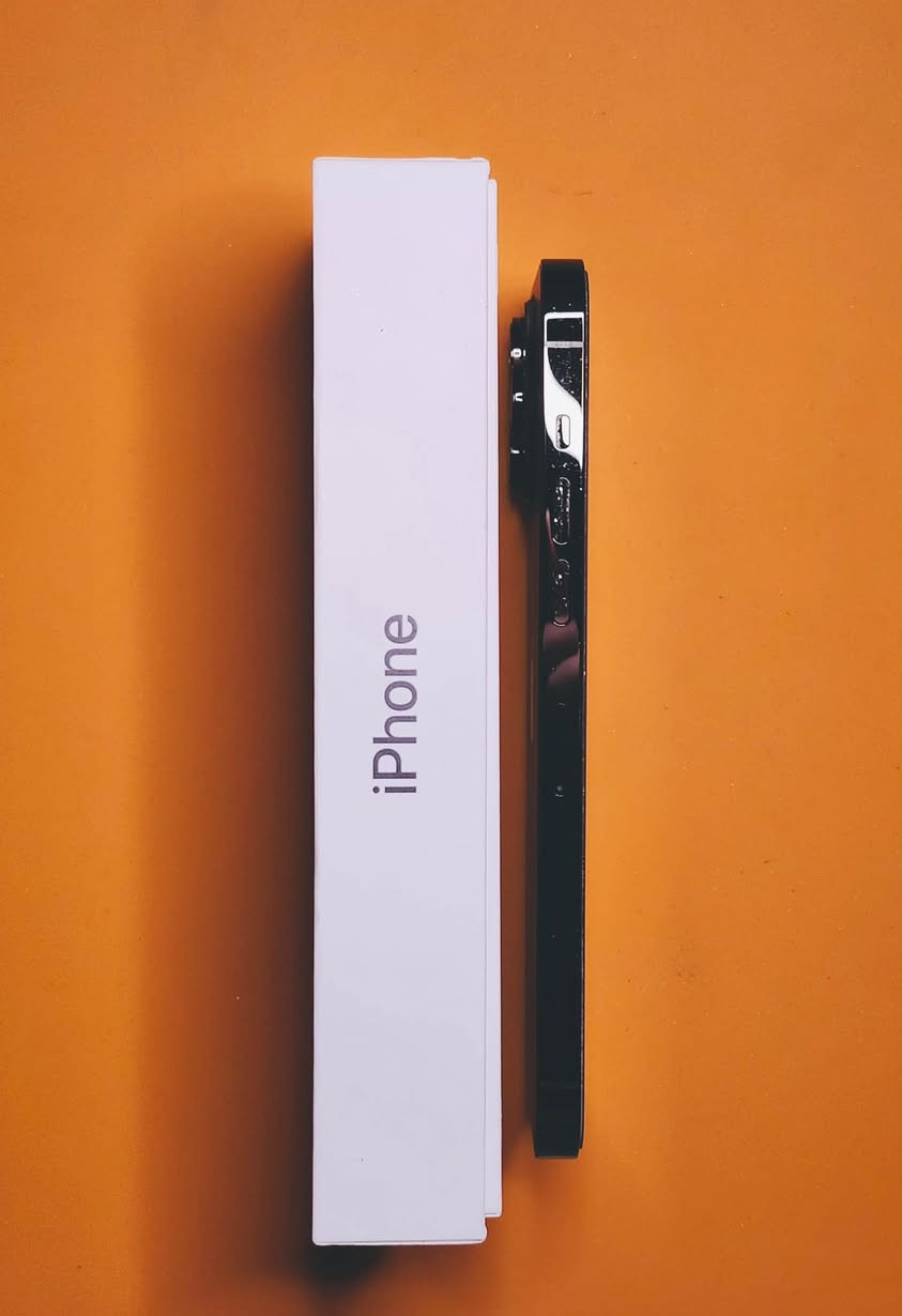 iPhone 14 Pro Max 
ذاكرة 128 GB 
بطارية 79% 

الجهاز امريكي نظافة 95% استخدام شخصي مكفول ما مبدل بي اي شي ولا مفتوح كلشي بي بلادي و اصلي من الشركة 
الجهاز وياه الباكيت مالته متطابق 100% كل المعلومات الموجودة مثل : 

* Serial Number
* IMEI
* Model Number
متطابق كُليًا بالتفصيل 

الجهاز راح يكون وياه باكيته الخاص و شاحنة ايضًا للي مهتم يتفضل علـى الواتساب من خلال الرقم : 

***********
