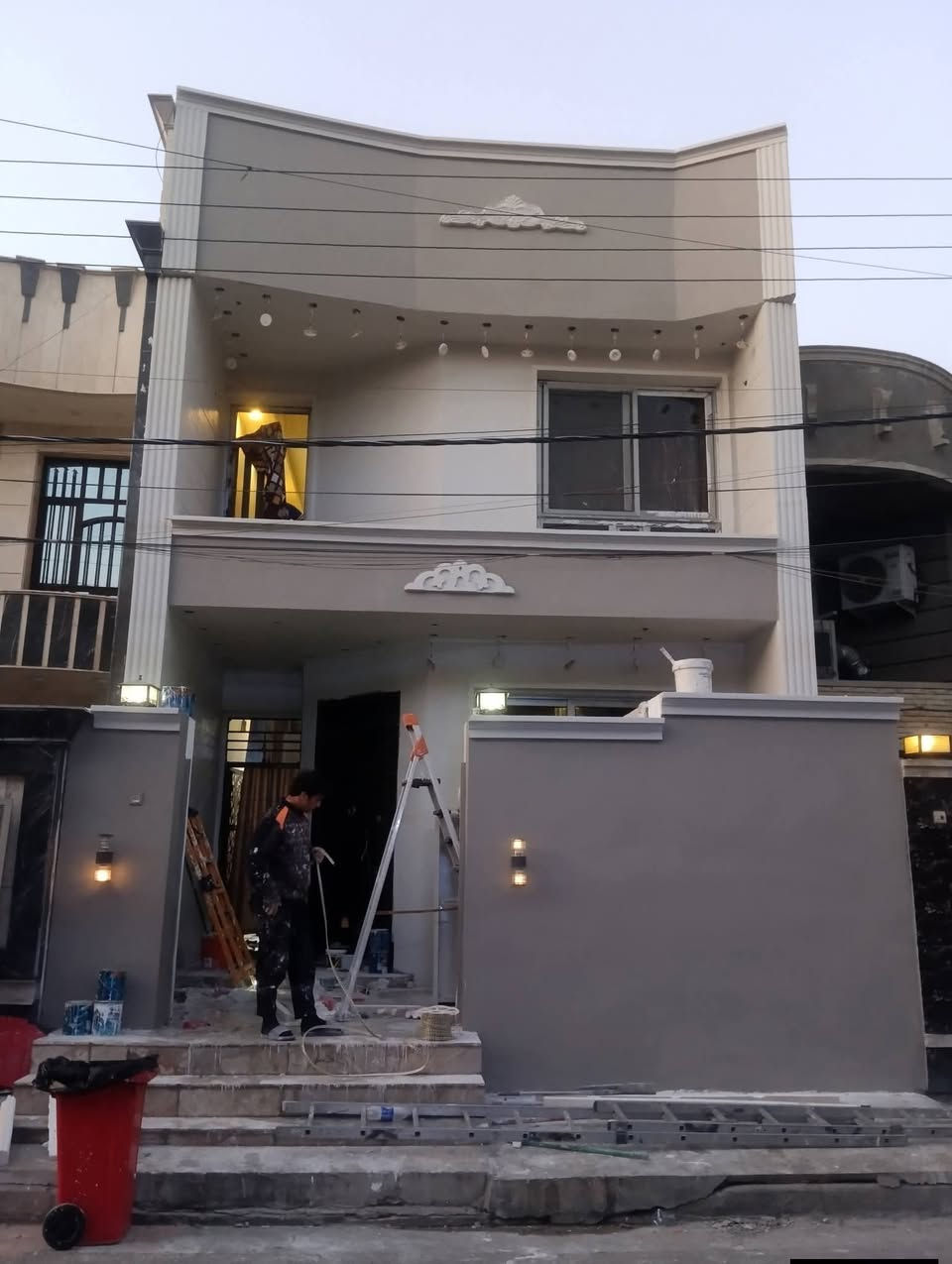 عمار الصباغ لعمل كافة الاصباغ الداخلية والخارجية للاستفسار ***********
