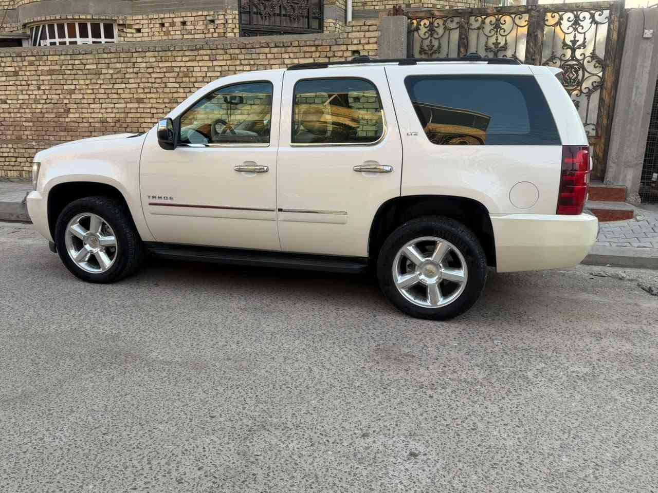 السلام عليكم تاهو 2014 ltz فول فول فول فول مواصفات اعلى فئه بالتاهو السياره جديده كلش بالنسبه لليدور جديد
كفاله عامه حته دعاميات بالحقيقه احلى بهواي 
لا خياس لا صبغ شرط الفحص كلش حلوه 
مكان السياره البصره 
:***********

السلام عليكم تاهو 2014 ltz فول فول فول فول مواصفات اعلى فئه بالتاهو السياره جديده كلش بالنسبه لليدور جديد
