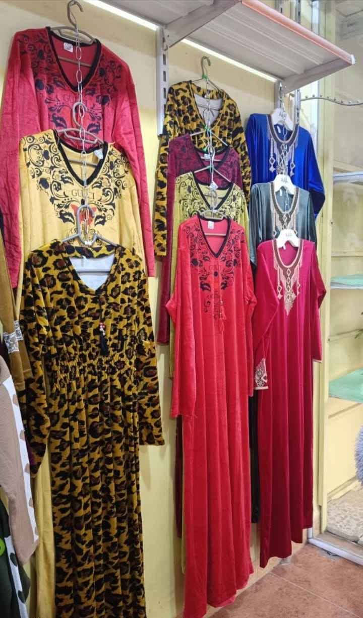 السلام عليكم  البسة نسائية وقطع أخرى عدد  45  قطعة  اغلبها صيفية وتراكسوات وقطع متنوعة جواريب وجفوف  وقمصان وكذلك البسة داخلية نسائية اطفال  تقريبا  5  درازن متنوع موديلات
تصفية محل وهذه مواد اخيرة باقية والسعر مناسب جدا  400 الف اتصال رقم موبايل  *********** كركوك, العراق
