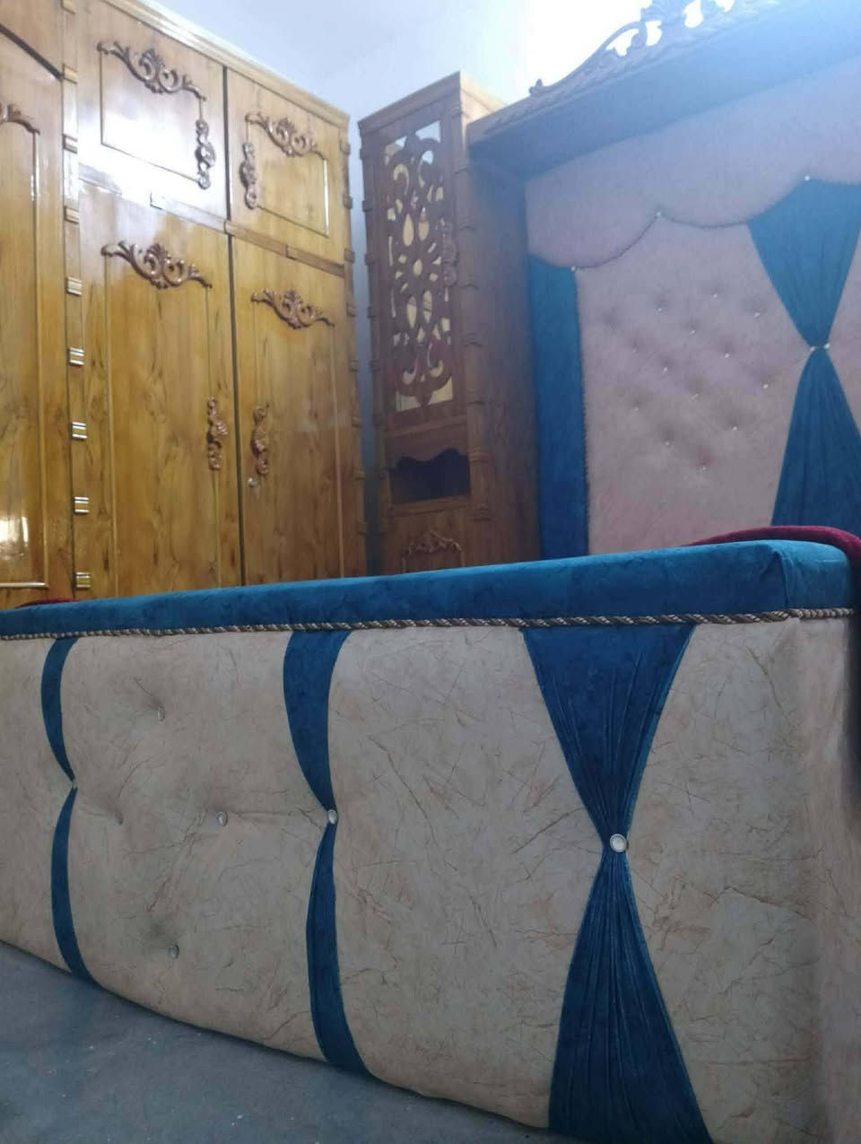 غرفه اخشاب صاج ثقيل 5ملم
نضافه 100% .السعر 1250 وبيها مجال 
***********
