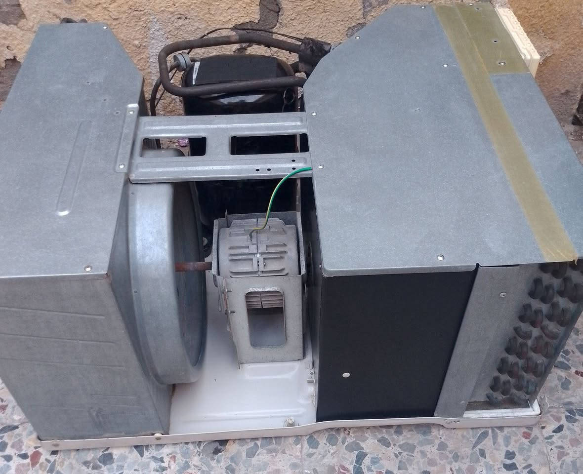 مكيف جنرال الياباني الاصلي 
الحجم طنين الطويل 
نسبة نظافة 99 بالمية 
شغال وتبريدة ثلج 
قرصة شركة أبد ما داخل تصليح 
تاخذه شرط الشغل مع ضمان 
العنوان بغداد الكمالية شارع الاصفر 
***********
