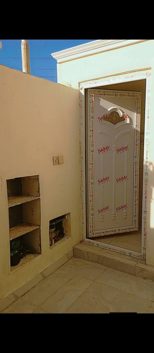دار مساحه 100متر طابق ونص ثلاث غرف نوم صاله مطبخ استقبال مجموعه صحيه داخلي وخارجي بناء جديد طابوق نهروان صب كونكريت مركزي سيراميك بورسلين شارع سكلة الكرعاوي زراعي حي ميسان يم مولد صدام خدمات كامله شوارع واسعة تبليط منطقة راقيه جدا استفسار اكثر *********** السعر ٤١مع المجال  قليل
