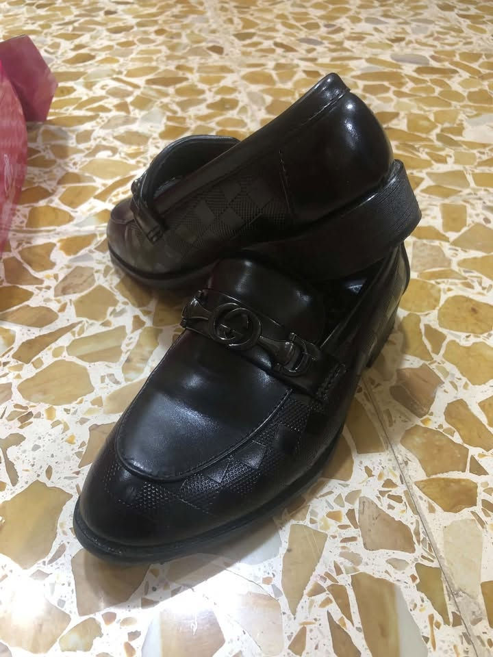 للبيع • ملابس أطفال