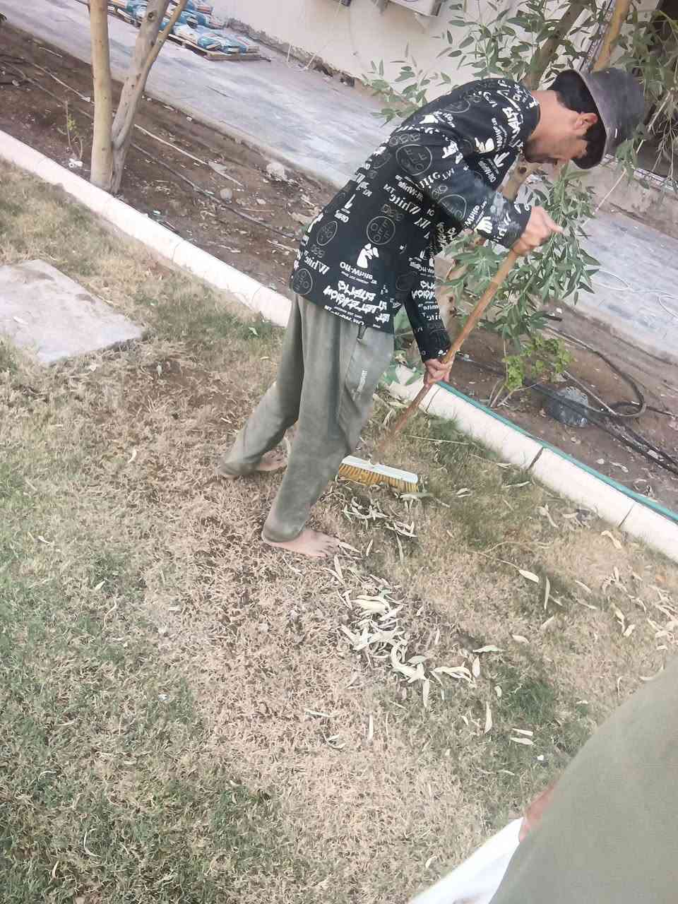اثنين عمال • تنظيف حدائق • اسعار مناسبة