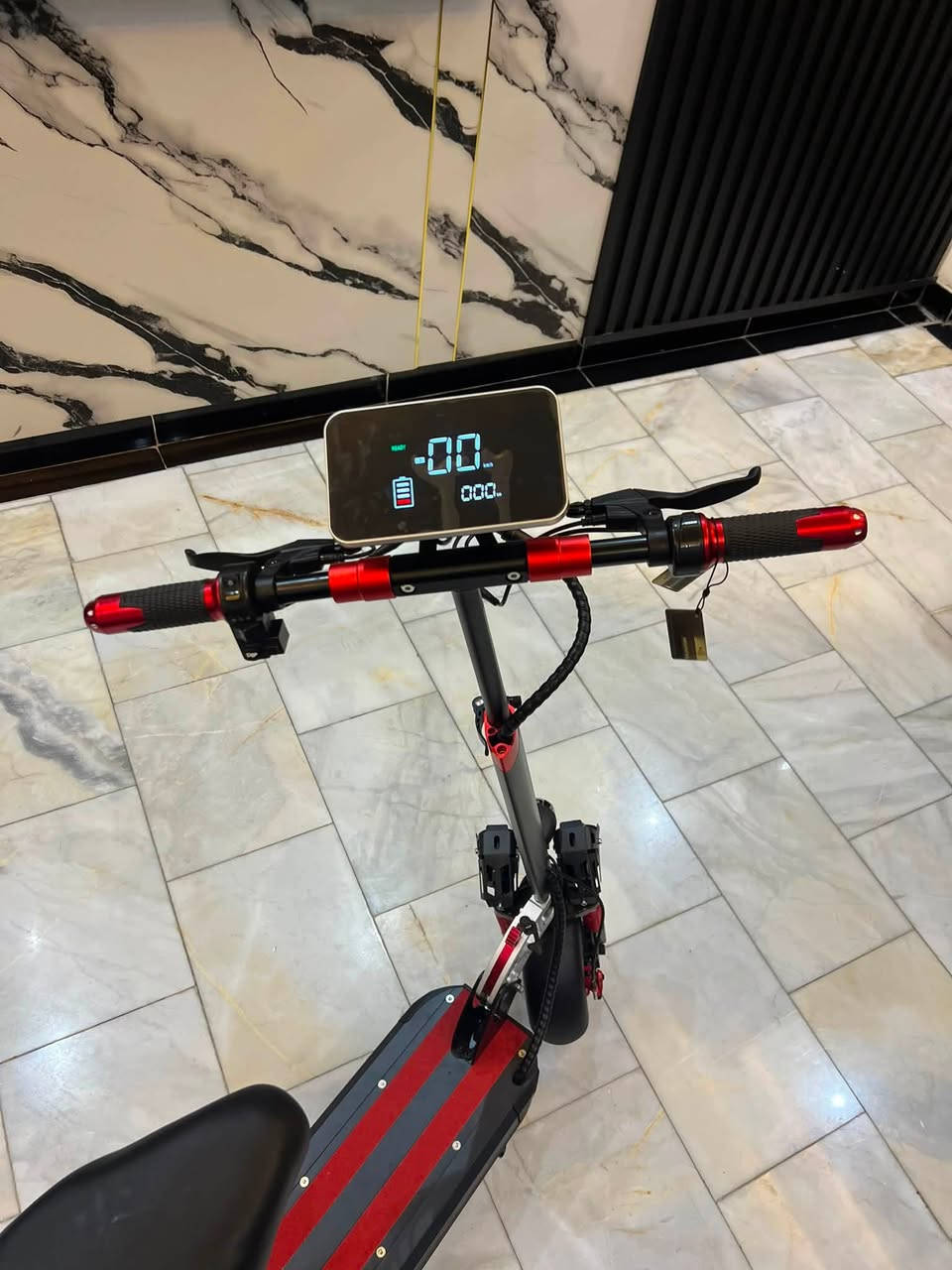 السلام عليكم 

سكوتر Kugoo G-Booster

بعدة بل باكيت ممستخدم بطاريته بعدها 100 % 

مواصفاته 

* موتورين 800W × 2.
* عجلات 10 إنچ.
* تعليق أمامي وخلفي.
* مقعد قابل للإزالة.
* شاشة LCD.
* مصباحين أماميين.
*بصمه كارت وليس سويج
*3 سرعات 
توصل سرعته لل 70 حسب لوزن لراكب 

لسعر لجديد من لشركه ب 700 
هذا ب 650 لئن فاتحه من لكارتونه مكاني بغداد لكرادة 
***********

.

