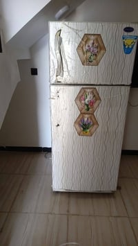 ثلاجة • للبيع • مستعجل