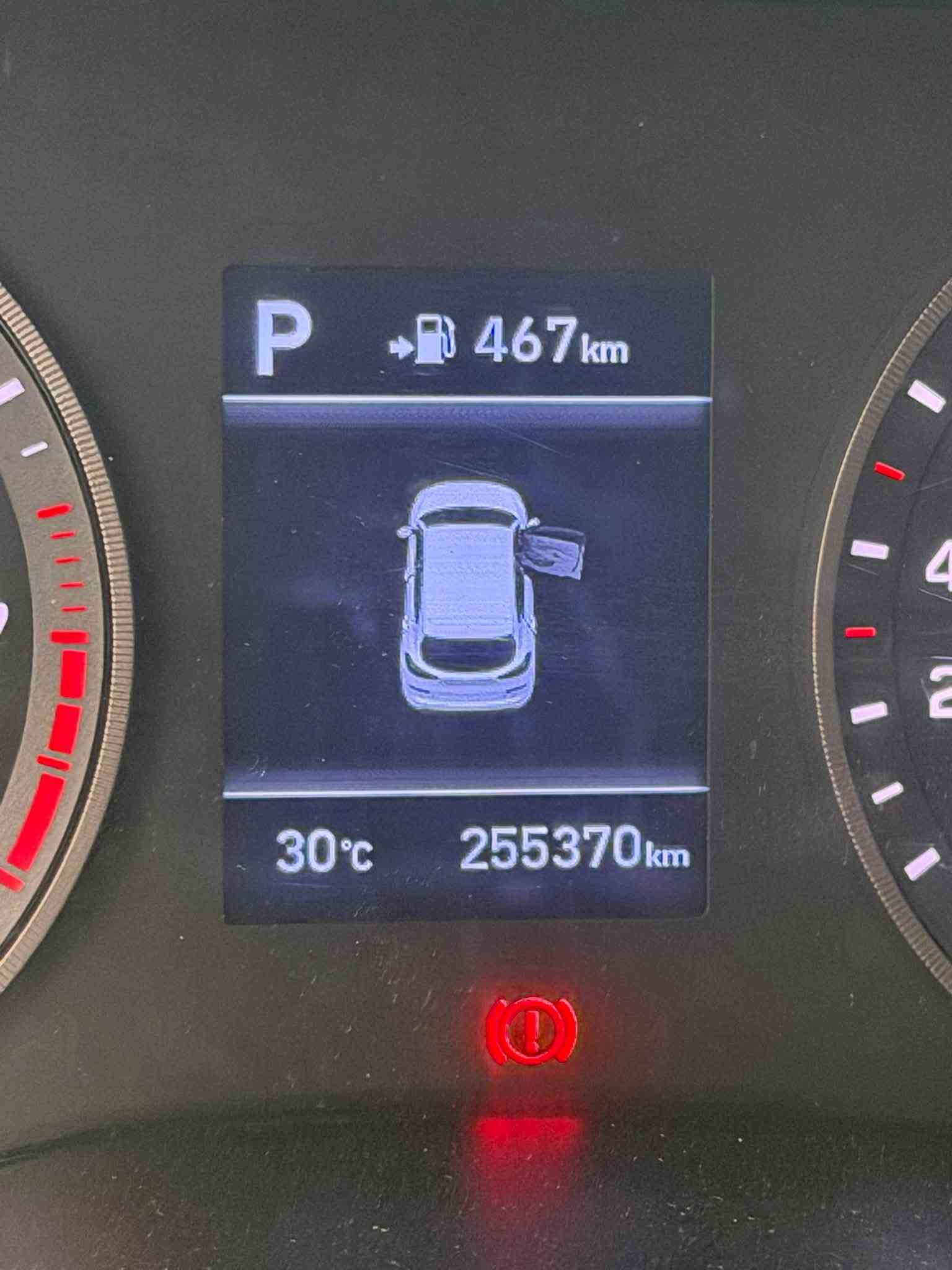 السلام عليكم 
للبيع هونداي توكسان 
موديل 2020
وارد خليجي 
المواصفات فول عده بنوراما 
_بصمه تشغيل 
_بصمه ابواب 
_أشاير بالمري 
_قطعتين تبريد 
_تحكمات استيرن 
-ماشيه 255 الف 
-رقم دهوك 
-سعر السيارة 187 وبيها مجال 
اذ مو شاري لا تتصل
مكاني موصل
‭***********‬
***********
