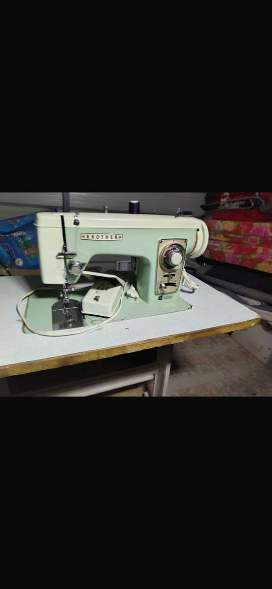 للبيع ماكينة خياطة براذر (BROTHER) يابانية أصلية مع الميز مالتها الخاص
الحالة: نظيفة جداً وشغالة 100% وبدون أي مشاكل، خياطة ناعمة وقوية.
المميزات: جسم الماكينة حديد أصلية وتجي وياها دواستها الكهربائية والميز الكامل.
السعر:  160 الف (قابل للتفاوض البسيط).
المكان: بغداد 
***********
