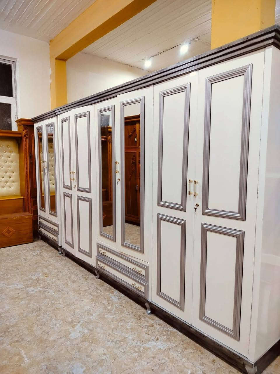 السلام عليكم غرفه مستخدمه يومين عنوان واسطه العزيزيه شارع التربيه يوجد واتساب ***********
