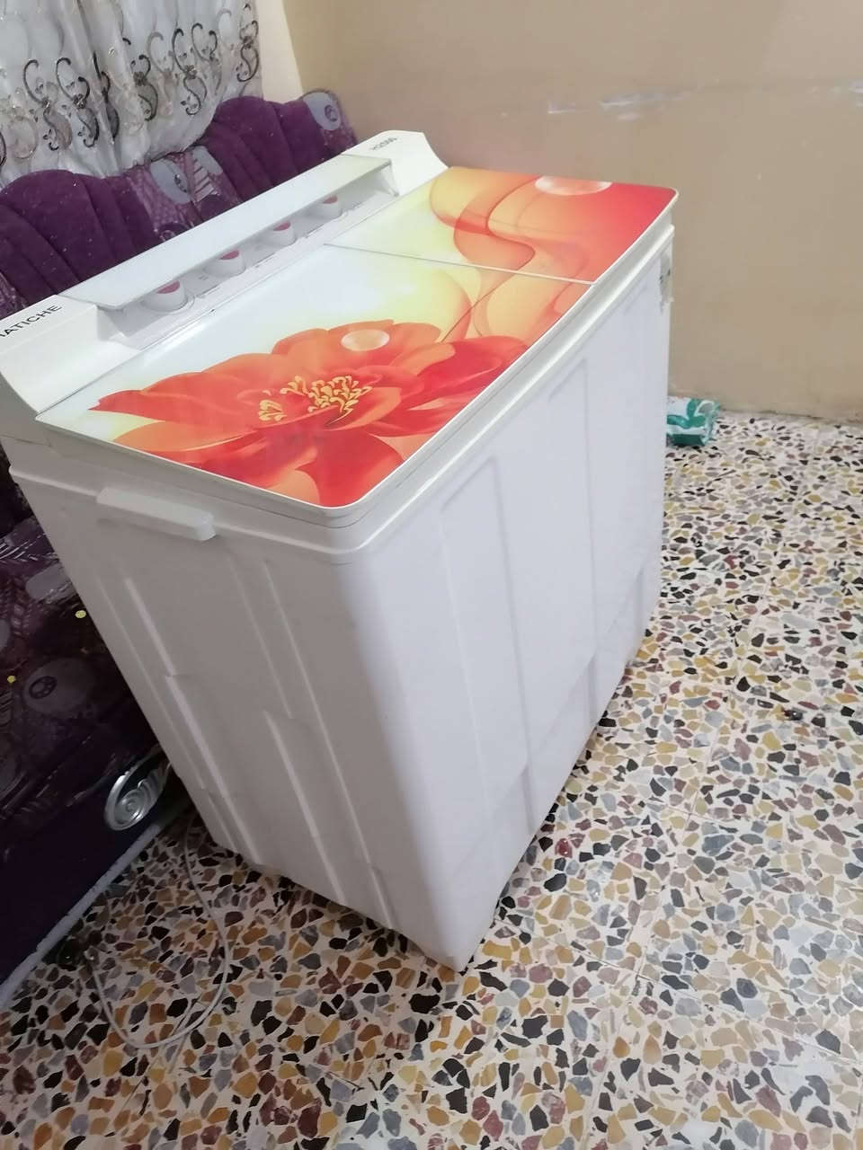 غساله هيتاشي جديده حجم 20 كيلو سعر ١٢٥ الف ***********
