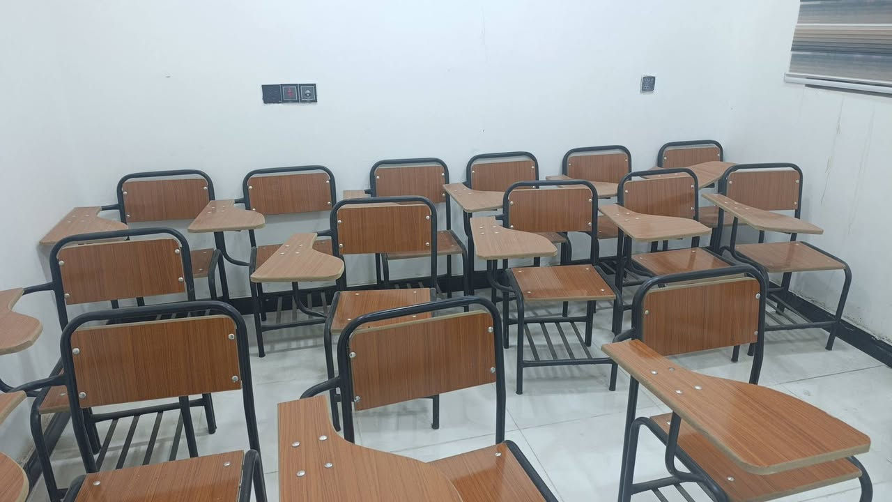 عندي 40 كرسي بعدهم جدد مااستخدمتهم هواي بسعر مناسب  ...العنوان  البصره القبله للاستفسار ***********
