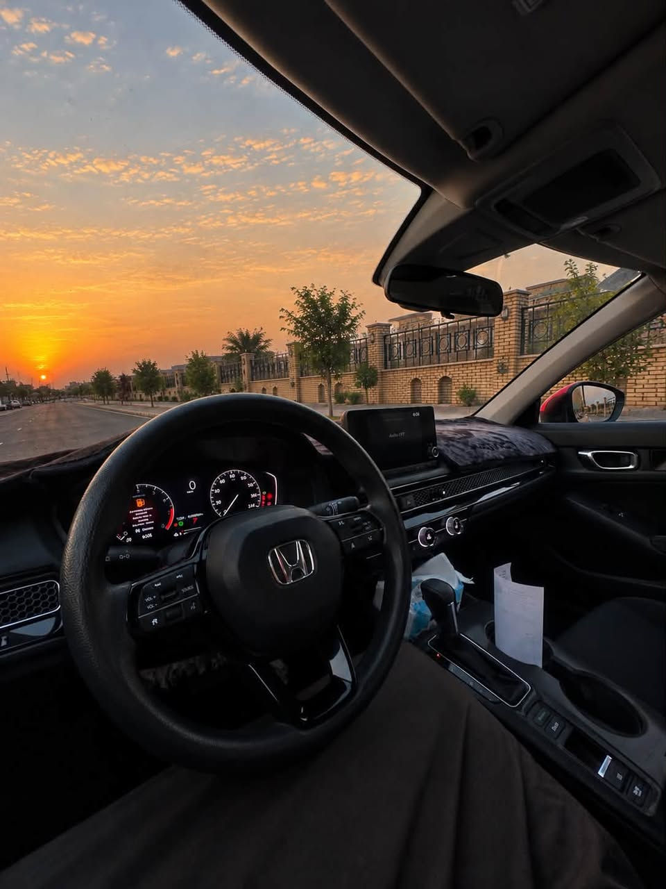🔴 Honda Civic LX 2023
* الموديل: 2023
* الفئة: LX
* المحرك: 2.0 لتر 4 سلندر
* القوة: 158 حصان
* القير: CVT أوتوماتيك
* الدفع: أمامي FWD
* اللون: أحمر
* الجنوط: 16 إنچ
* الشاشة: 7 إنچ
* Apple CarPlay + Android Auto
* كاميرا خلفية
* Honda Sensing لأنظمة الأمان والمساعدة على القيادة
* مثبت سرعة
* تشغيل أوتوماتيكي للأنوار
* مكيف
* نوافذ ومرايا كهربائية
* ⁠الضرر موضح بالصور 
* ⁠السيارة من دون اي صبغ 
* 
مكان السيارة سامراء 
 *
للاستفسار الاتصال:***********
او ‭***********

نص مكتوب في الصور:
- PLC auction
