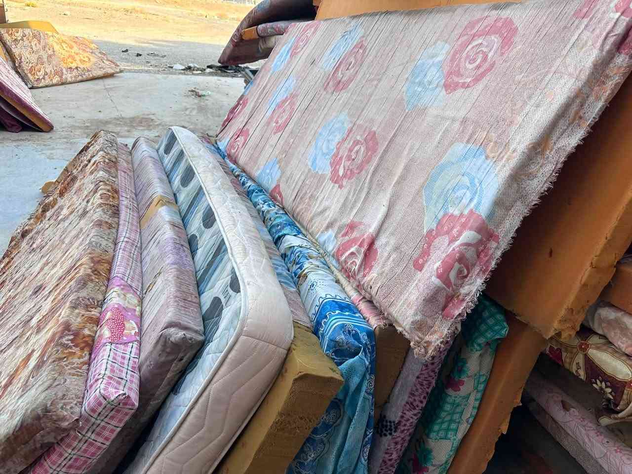 داشکان بە تانی یەک نەفەری٨٠٠٠ دوونەفەری١٥٠٠٠ دۆشەک ٦٠٠٠ لۆک ١٠٠٠٠
کلار- حه مه ي كريم- سه رووي قوتابخانه ي ئەڵوەن  -فەرعی سالۆن شيراز 

***********
