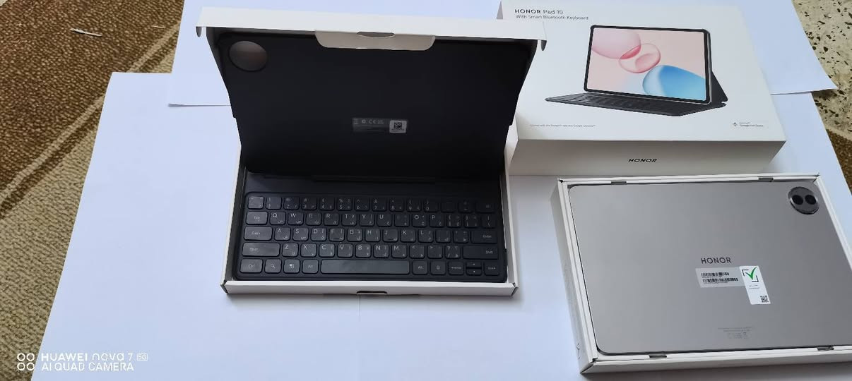 تخزين 256G والعشوائية 8G

بطارية 10,100 مللي أمبير

المعالج: Qualcomm Snapdragon 7 Gen

الشحن: يدعم الشحن السريع بقوة 35 واط عبر منفذ Type-C  

​الشاشة: IPS LCD بحجم 12.1 بوصة، دقة 2.5K (1600 × 2560 بكسل)

معدل التحديث: 120Hz لسلاسة التصفح

ملحقاتة كامله(كارتون__شاحنه الاصليه )+الكيبورد بعده بل كارتون 

الكاميرا الخلفية: 8 ميجابكسل بفتحة عدسة f/2.0 مع تركيز تلقائي
​الكاميرا الأمامية: 8 ميجابكسل مخصصة للمكالمات والاجتماعات

السعر 450 ألف مكاني تكريت للاستفسار ***********
