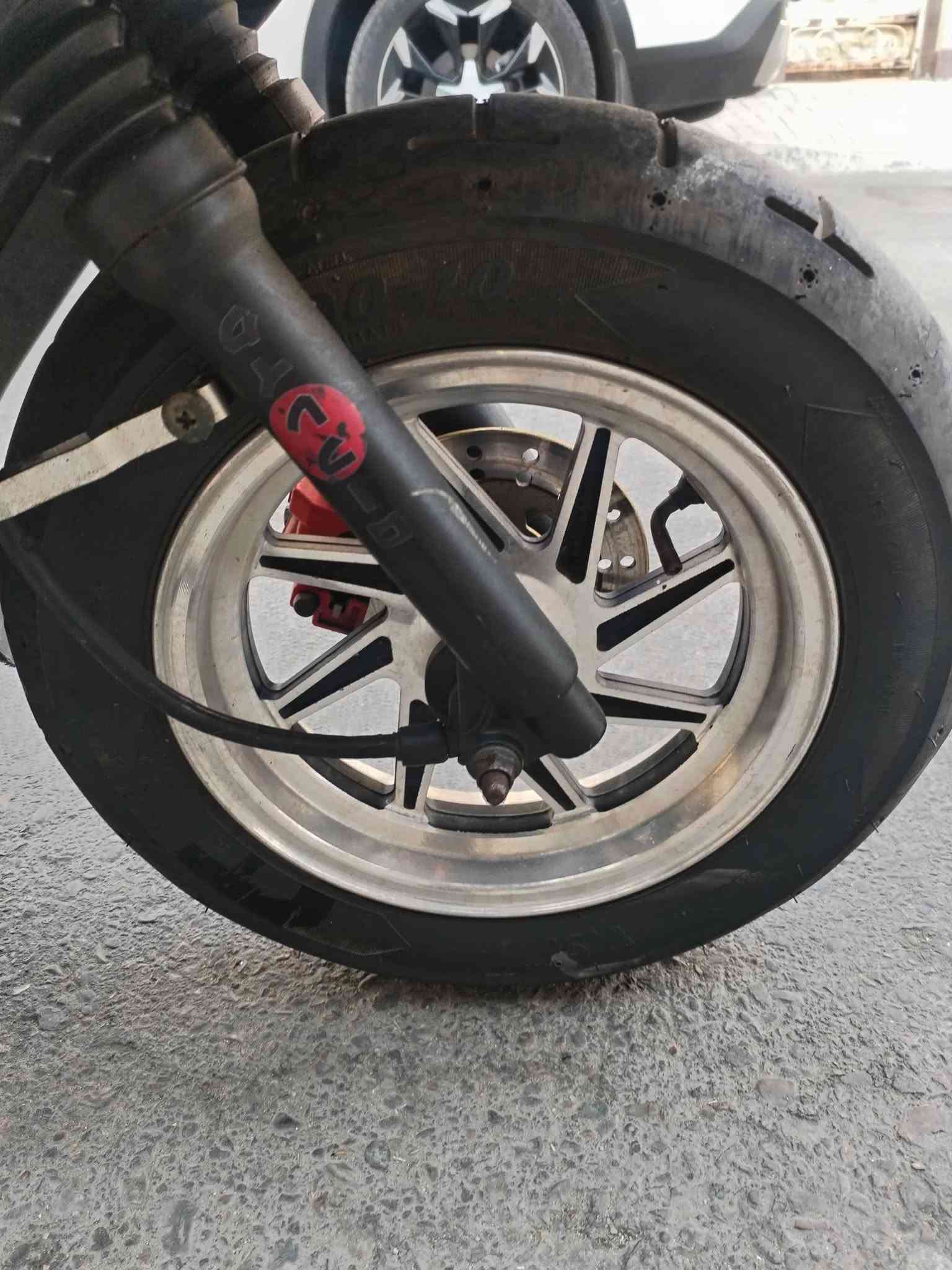 السعر 600
🏍️ دراجة ماكس عدلة للبيع

🔧 المواصفات والتعديلات:
• بوشة 55 شلعلة / معدلة
• ويلات رياضي
• سلف رياضي
• عينة إلكترونية
• عمبار بريك رياضي
• تايرات جديدة
• كفرات كاربون فايبر
• دبل رياضي
• صندوك لايت
• بك لايت
• سكنات عينة

⚙️ حالة الدراجة:
• شغالة وكلشي بيها تمام
• نقصها فقط باتري تعبان
• اللاشاير ما يشتغلن

📍 الموقع: البصرة
📞 للتواصل: ***********
