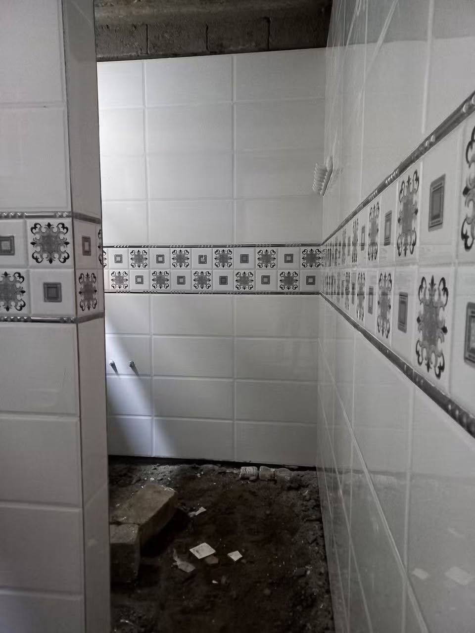 سلام عليكم كادر سيراميك جدار شغل درجه اولى واسعار مناسبه شغل داخل الموصل  فقط (***********) بي وتساب
