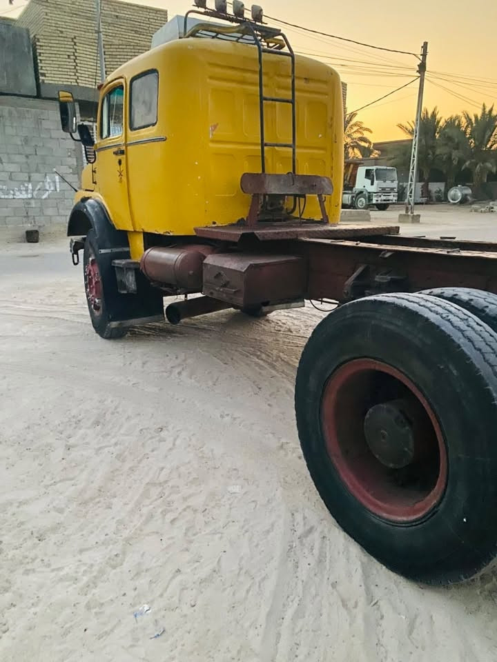للبيع راس تريله اقجم موديل 80 سياره جاهزه بيع بدون رقم ***********
