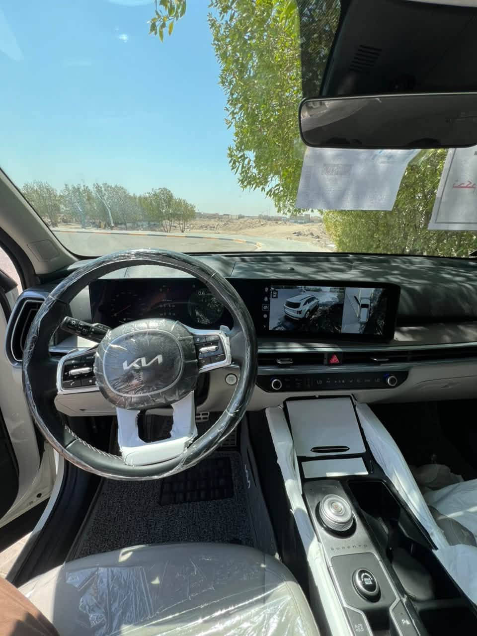 سورنتو 2025 ماشيه 7 رقم بصره فول عد البنراما اربع كامرات تتقدم وترجع بالرموت السياره بوضع الشركه ضمان الشركه الدوليه جديده كلش ***********

