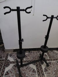 حامل معدني مزدوج (يحتوي على قاعدتين أو عمودين مع قطع إسفنجية دائرية وع...