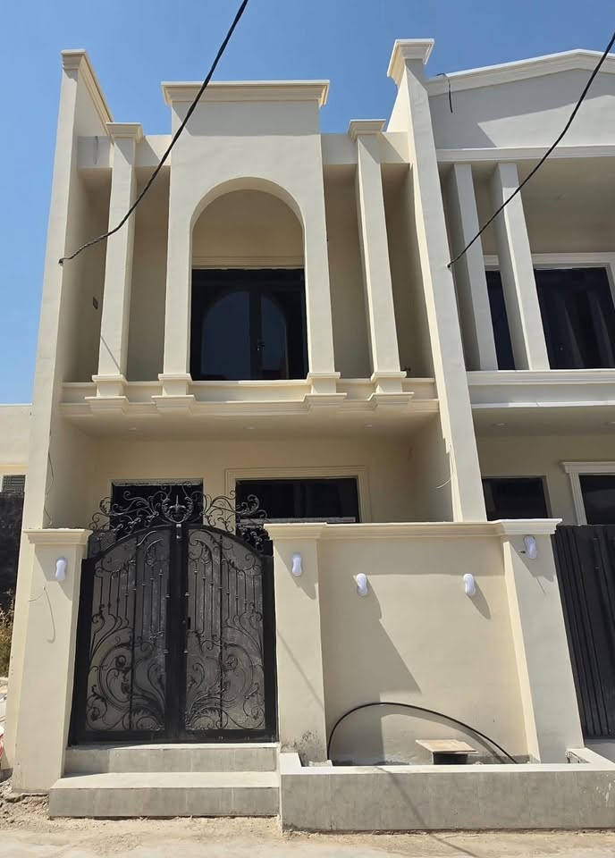 بيتين للبيع زيرو غير مسكون
كل بيت بمساحة ٦٧.٥ متر مربع
كل بيت يحتوي على ٣ عرف نوم
غرفة بالطابق الاول
وغرفتين بالطابق الثاني
والطابق الثالث غرفة كبيرة تصلح غرفة نوم او مخزن
ويحتوي على ٢ مجموعة صحية كاملة
مع بالكون وسطحين
الخريطة جدا عملية ومفيدة
ونوع البناء درجة اولى وبيت كامل من كل النواحي
العنوان بعقوبة شارع الكورنيش
عرض الشارع ١٠ متر
للاستسفسار اكثر الاتصال على رقم صاحب الدار
***********
