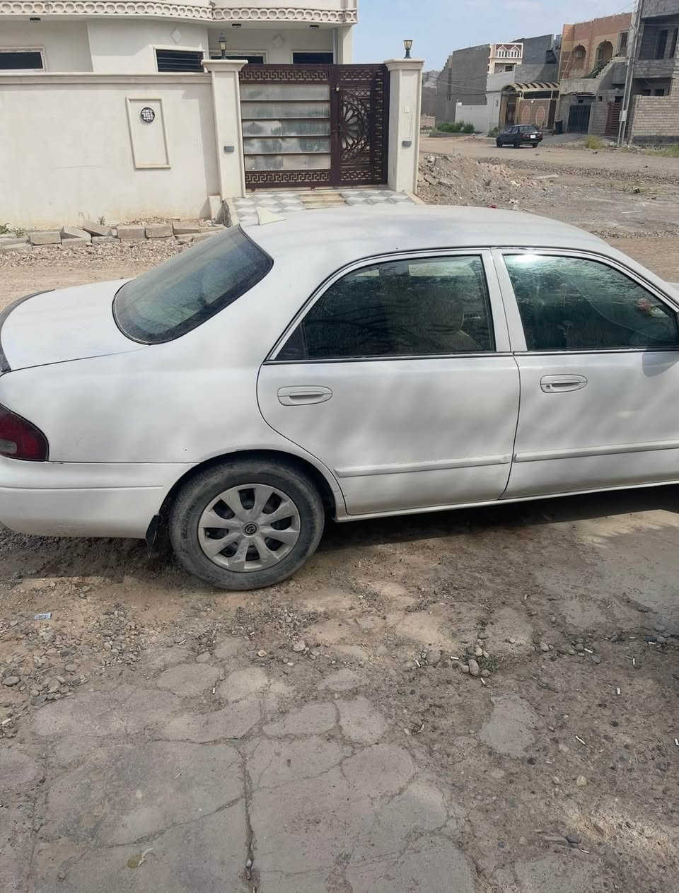 سيارة مازدا موديل 2001رقم اربيل انكليزي تبريد شغال 
كير ومحرك شرط مراوس هم يرهم السعر 50وبيها مجال 
*********** Singapore
