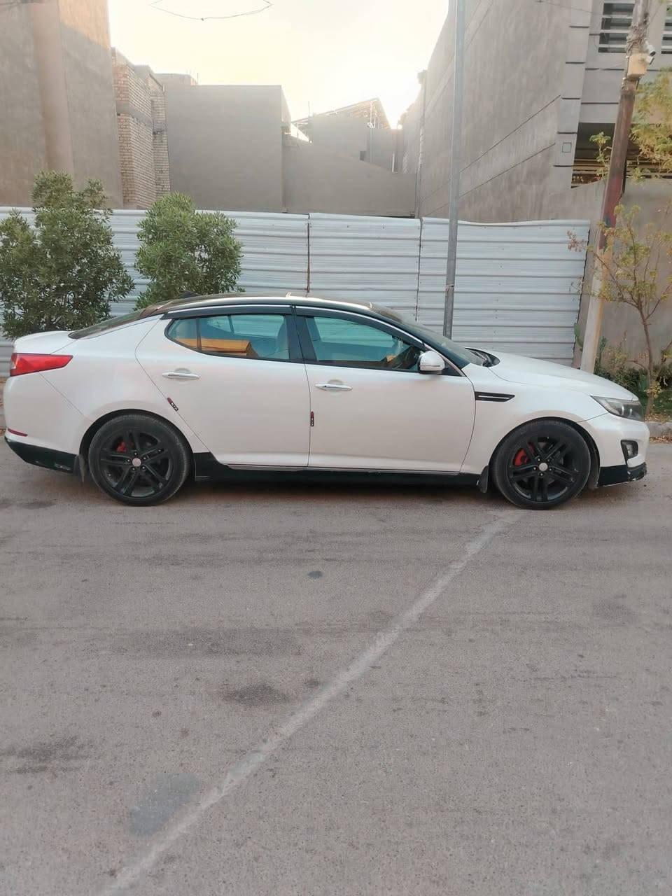 السلام عليكم كيا اوبتما ٢٠١٣ السعر ٨٨ ادامه جديده دوشمه جديده السياره كامله من كلشي بس ماعدا الصدر تعبان شويه 
*********** والسونار موجود ويه الصور كير مكينا كفاله
