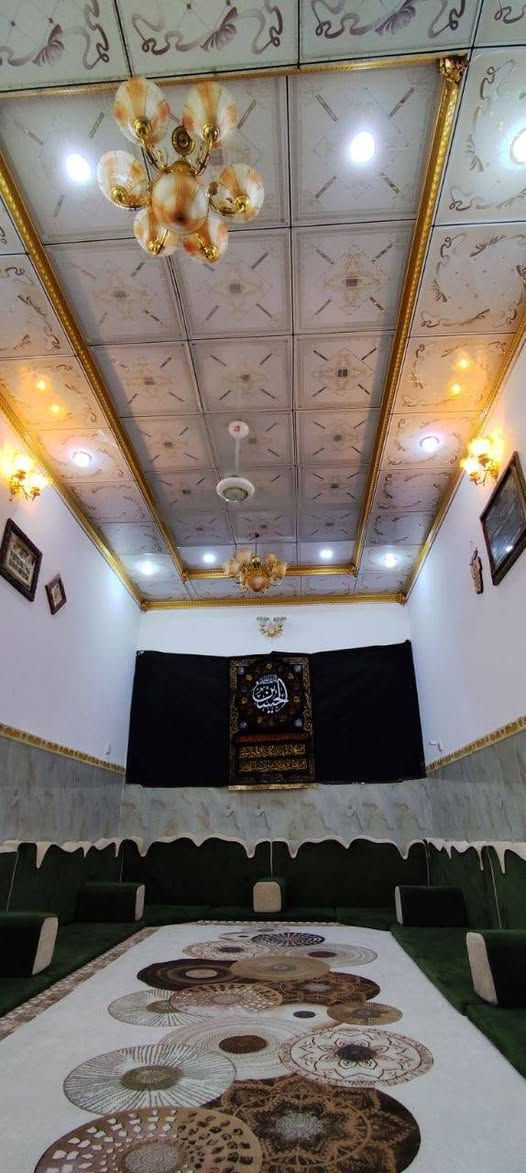 بيت للبيع مساحة 125 متر طابق واحد منطقة ال36 دار 🏫📍مع الاثاث 
( يحتوي على غرفة 5×4 كبيرة + صالة كبيرة + مطبخ + ممر + استقبال 6× 3.23 + طارمة ) . 

بناء ٢٠١٦ حر مامطلوب  

الموقع : خامس بيت على الشارع العام الرئيسي قرب مدرسة الفرسان 
مثل ماموضح بالصورة 🖼️👇🏻

السعر :  💸 93 مع المجال اليسيط
____________________________________
{{#مكتب_المؤتمن_للعقارات_في_السماوة }}
________________________
#للاستفسار الاتصال📞 او مراسلتنا عبر الواتساب 📲

《 ***********🛜》

#ملاحظة: لعرض عقارك ماعليك سوى مراسلتنا 
عبر بريد 📩الصفحة او عبر الواتساب📲
{{👍#تابع_الصفحة لتصلك عروض مكتبنا 🫰🏛}}•
