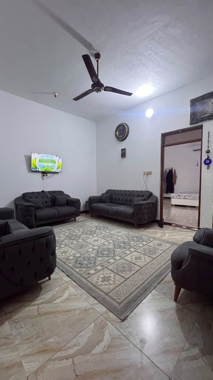 سلام عليكم بيت عندي مساحته 150 نزاله 23واجهيته 7ونص غرف 2صاله ديوانيه صحيات داخليه وخارجيه مطبخ بيت حلو ومرتب السعر خاص مكانه الصخين على الحوالي الجديد مباشر وتحياتي الكم الرقم الاستفسار ***********
