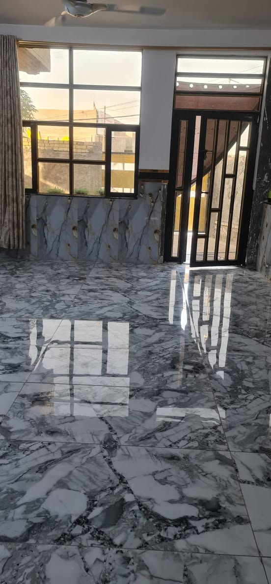 دار للبيع المساحه 190 متر غرفين وصاله ومطبخ وستقبال بناء درجه اولى صب وطابوق على شارع تبليط عشرين متر ركن قرب شارع المطار السايدين السعر 95     ***********
