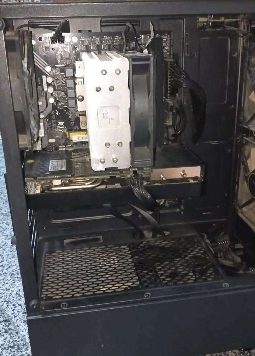 السلام عليكم … تجميعة للبيع
I5-12400f
H610
RTX 3060Ti 
Ram 8X2 DDR4 
Ssd m.2 256gb
HDD 1TB
Deepcool cooler
Psu 650w

السعر ٩٥٠ الف 
العنوان بغداد الدورة 
***********
