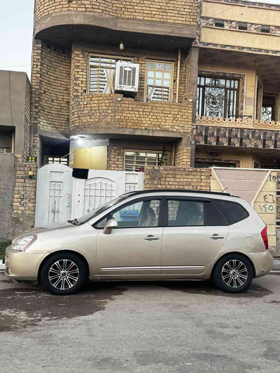 بيع مستعجل 83 
كيا روندو موديل 2008 رقم بغداد نكليزي بسمي سنويه لحد 29جاهزه للخير مكينه 2700 شدلها منضومه غاز مكينه كير تبريد مكفولات تبريد قطعتين سيارة كلها ليبل واحد حدثها جملغ خلفي ربعه وصبغتها حزام لن جارده جانت بدون دواخل السعر 83 وبلعافيه على ياخذها مكاني بغداد البياع الشراي يتصل وبخدمتك ***********
