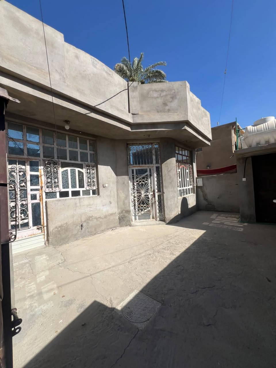 سلام عليكم بيت للايجار مساحته 135 غرفة نوم وحده صاله استقبال مطبخ حار + بارد
 قفل 300 
الحضاريه مجاور سيد رافع 

تواصل خاص او واتساب 
***********

