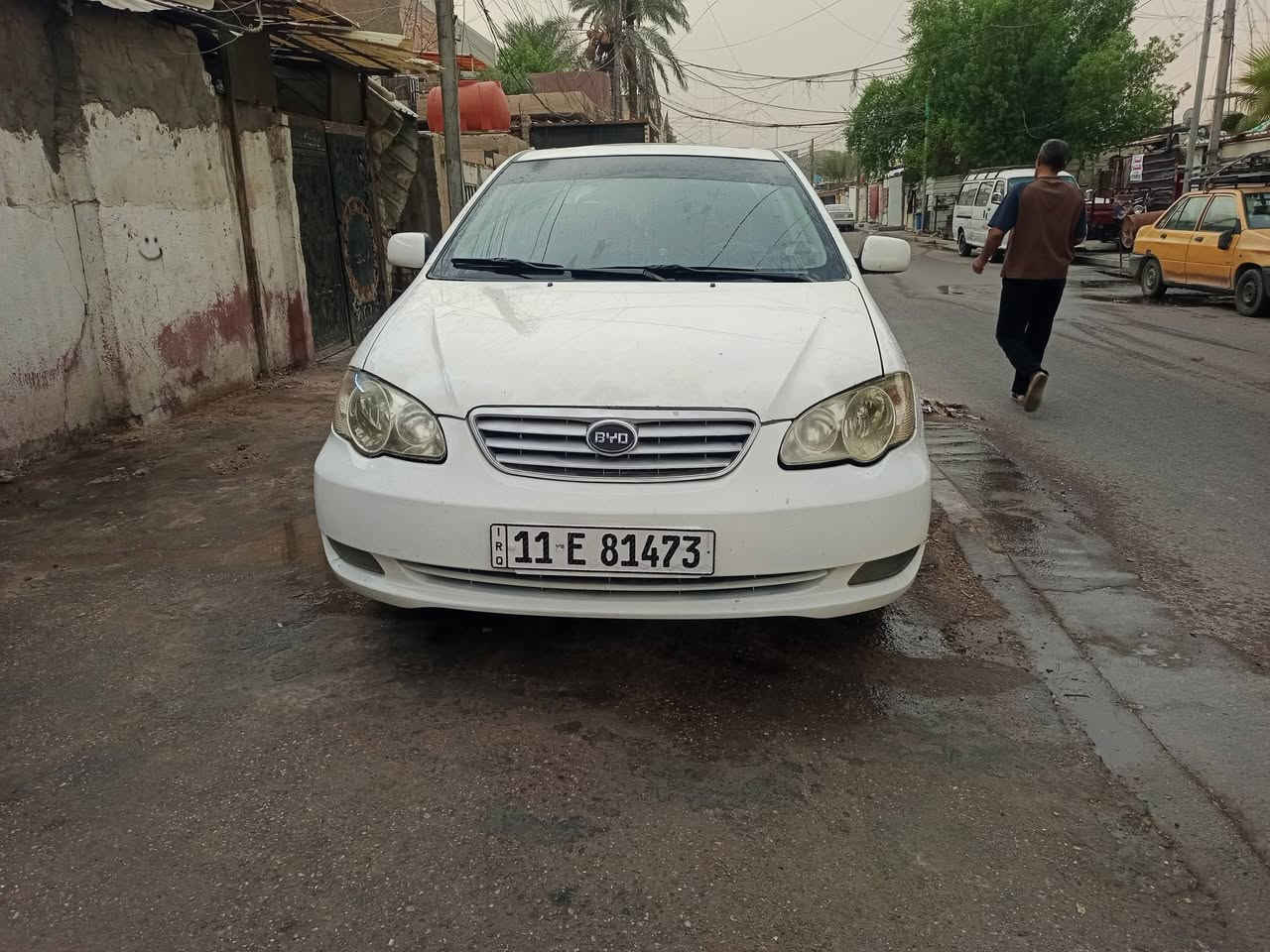 من الله السلام عليكم BYDF 3 السيارة جديده حيل مابيها اي نقص صدر امامي خلفي جديد كير مكينه  لاستيك ولف فقط تبريد ثلج بيها صبغ بين الباب الامامي والجاملغ شبر تقريبن السيارة كفاله  كهربائيات كلها على وضع الشركه رقم بغداد بأسمي كير عادي تحويل ثاني يوم السعر 56 وبيها مجال حك الجيه العنوان بغداد حي العامل ***********
