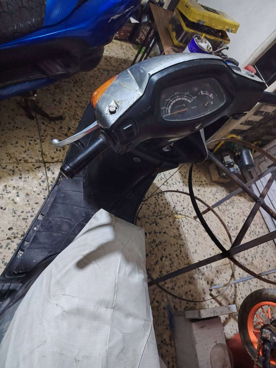سلام عليكم دراجه سبيسي للبيع
مكينه قبل سبوعين عدته كله جديد لا دخن لا تنقص نكره كل وقت مابيه شي شغاله سلف هندر 
سعر ٣٥٠ بيه مجال
مكاني بغداد الامين الثانيه 
رقمي ***********
