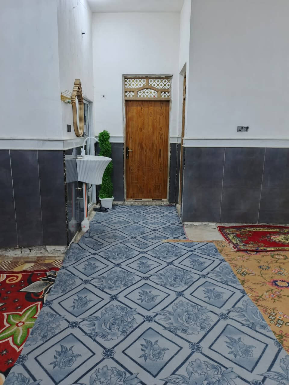 يا الله 

دار للبيع 200 متر سيد جميل شارع 20 خلف أسواق ناي 

رصيف الدار 10 أمتار موقع مهم ومميز 

الدار مطلوب أسكان 30 مليون التسديد الشهري 217الف

بناء 2024 متكون من 

1_استقبال كبير مضيف 12~4

2_طارمه كبيره

3_مطبخ كبير 5~4

4_صاله كبيره 8~4

5_غرفتين نوم 5~4

6_صحيات داخليه وخارجيه

7_مناور عدد2 كبار 
8_صاله الطابق الثاني كبيره (بيتونه)

مساحة البناء واقع حال 220 

للتواصل والاستفسار اتصال 📱 
***********
***********

اخوكم ابو نور الدلال 

ادخل للحساب ناشر ابيوت بكل المناطق يا بيت ايعجبك راسلني او خابرني وتدلل 

اعرض عقارك عندنا ودع لنا التسويق 

عنوان المكتب سيد جميل شارع 20 مقابيل أسواق امير
