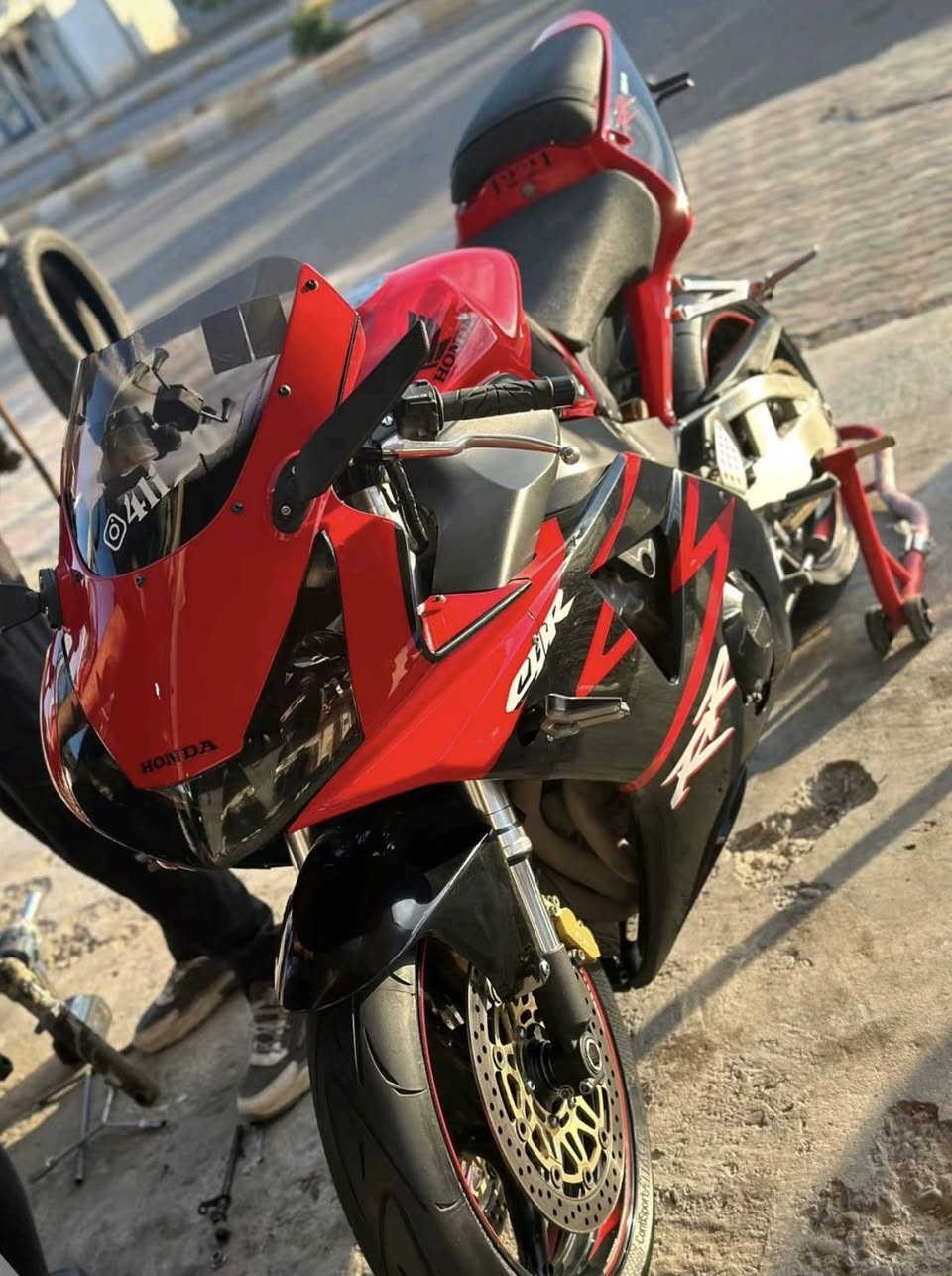 سلام و عليكم
للبيع فقط✅ Cbr 954 موديل 2007

مكفوله كفاله عامه كير مكينه كفرات 

جديده كلش الدراجه بلحقيقى احلى منل صور عليهه ادامه كامله من دهن موتل و تايرات و بلكات كلشي جديد وماناقصها اي شي

(مكان الدراجه ديالى خانقين)

سعرهه 30و بيهه مجال للطيبين ❤️

   (***********)
