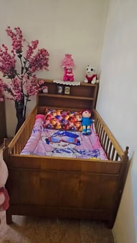 مرحبا.. جربايه للبيع رفوف خشب اصليه نجاره مو سوكيه السعر 150 وبي مجال ...