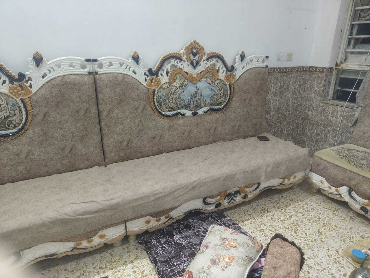 للبيع ديوان رياسئي التفاصيل عبر هذا الرقم ***********

